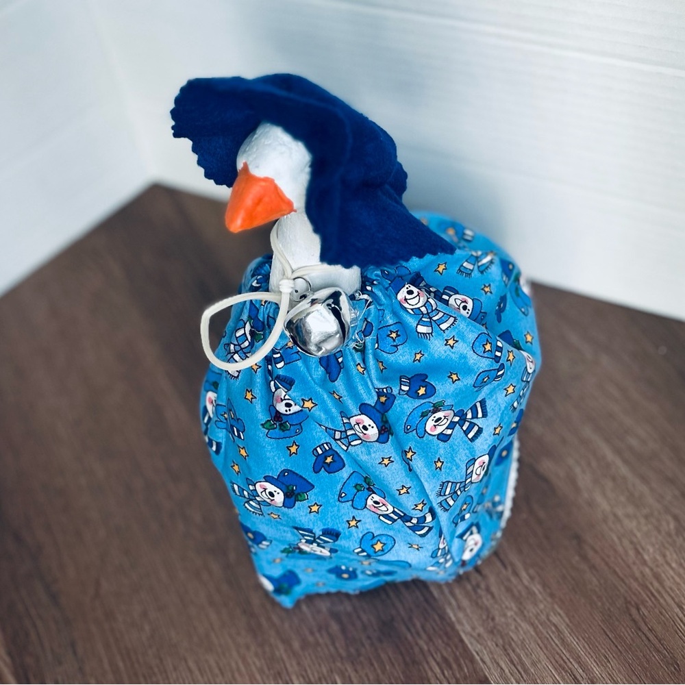 Blue Goose outfit with Snowman fits 9” statue